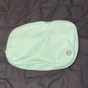 lululemon everywhere belt bag 1 L